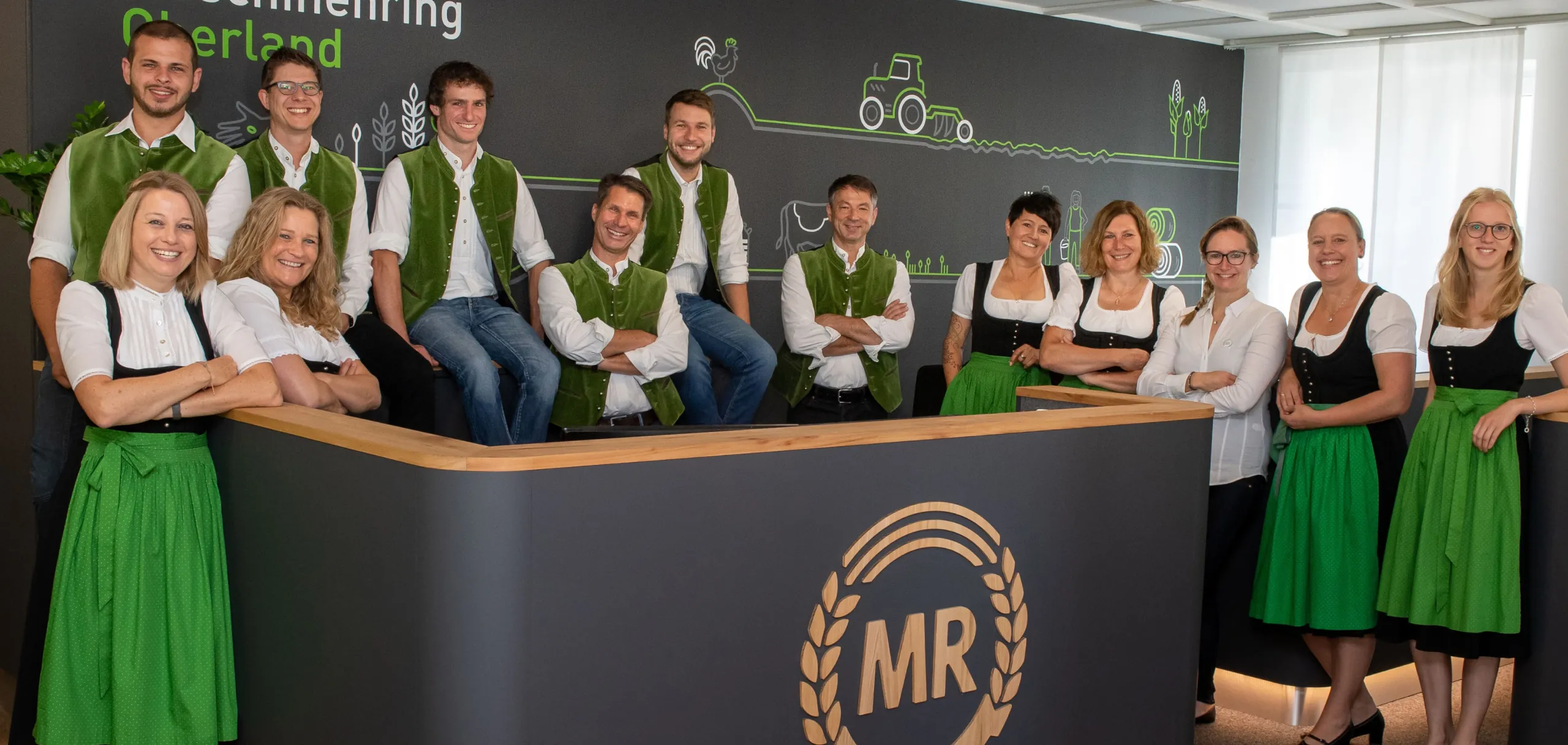 Maschinenring Oberland Lobby Gruppenbild Hero